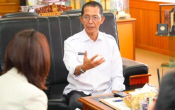 Wali Kota Batam Amsakar Achmad bersama Konjen Tiongkok Huang He saat pembahasan jaminan investasi dan infrastruktur Batam