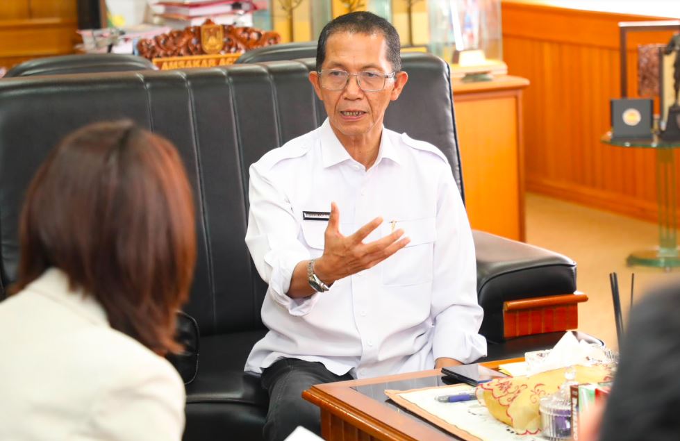 Wali Kota Batam Amsakar Achmad bersama Konjen Tiongkok Huang He saat pembahasan jaminan investasi dan infrastruktur Batam
