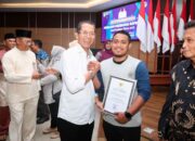Penyerahan penghargaan Koperasi Sehat dan pembiayaan modal usaha UMKM Pemko Batam.