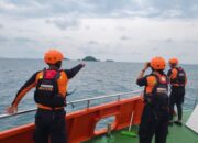 Tim SAR Tanjungpinang menggunakan KN SAR 209 melakukan pencarian penumpang KMP Bahtera Nusantara 03 yang hilang di perairan Bintan.