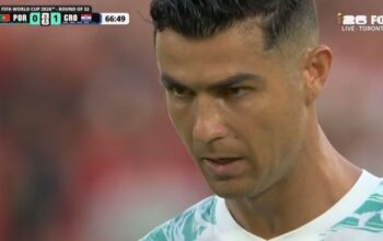 Ekspresi fokus Cristiano Ronaldo bersiap tendang penalti di babak 16 besar Piala Dunia 2026.
