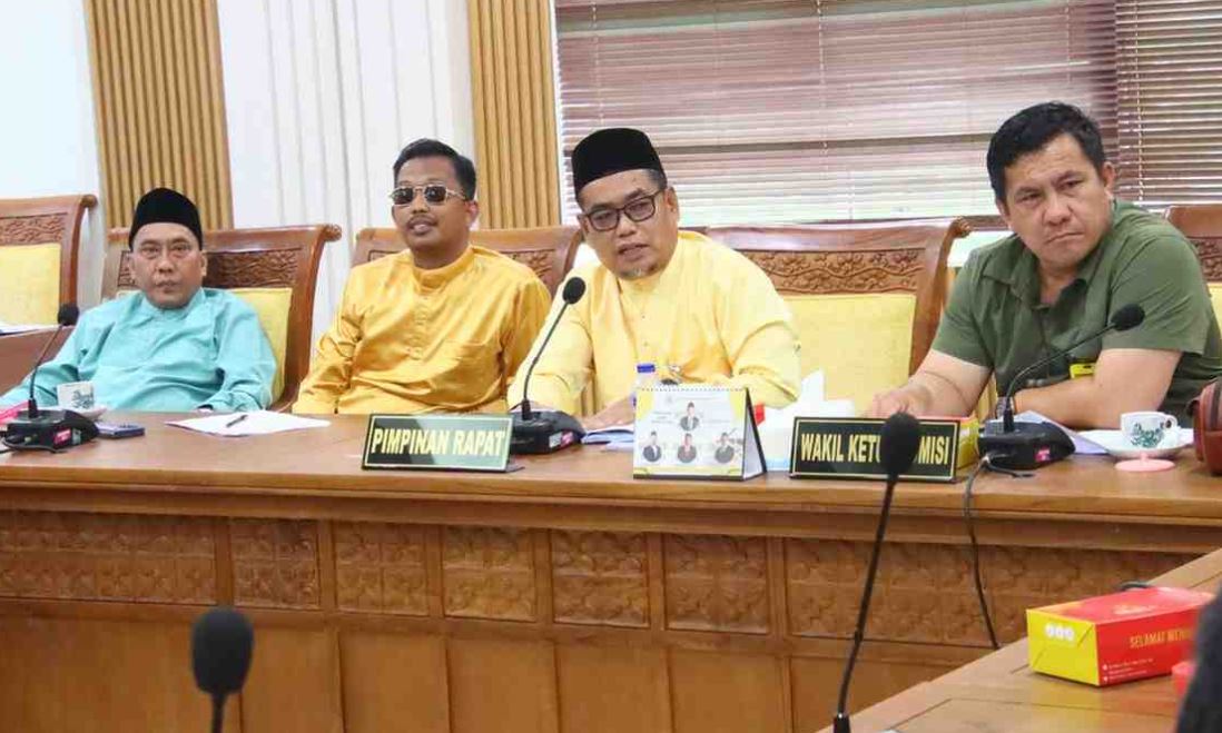 Anggota Komisi I DPRD Batam Muhammad Mustofa memimpin rapat lahan Sungai Beduk.