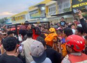 Tim gabungan Basarnas dan Polsek Nongsa melakukan evakuasi pelajar yang hanyut di parit Kabil Batam.