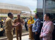 Kepala Ombudsman Kepri Lagat Siadari saat melakukan sidak pelayanan publik di Kantor Camat Batu Aji Batam.