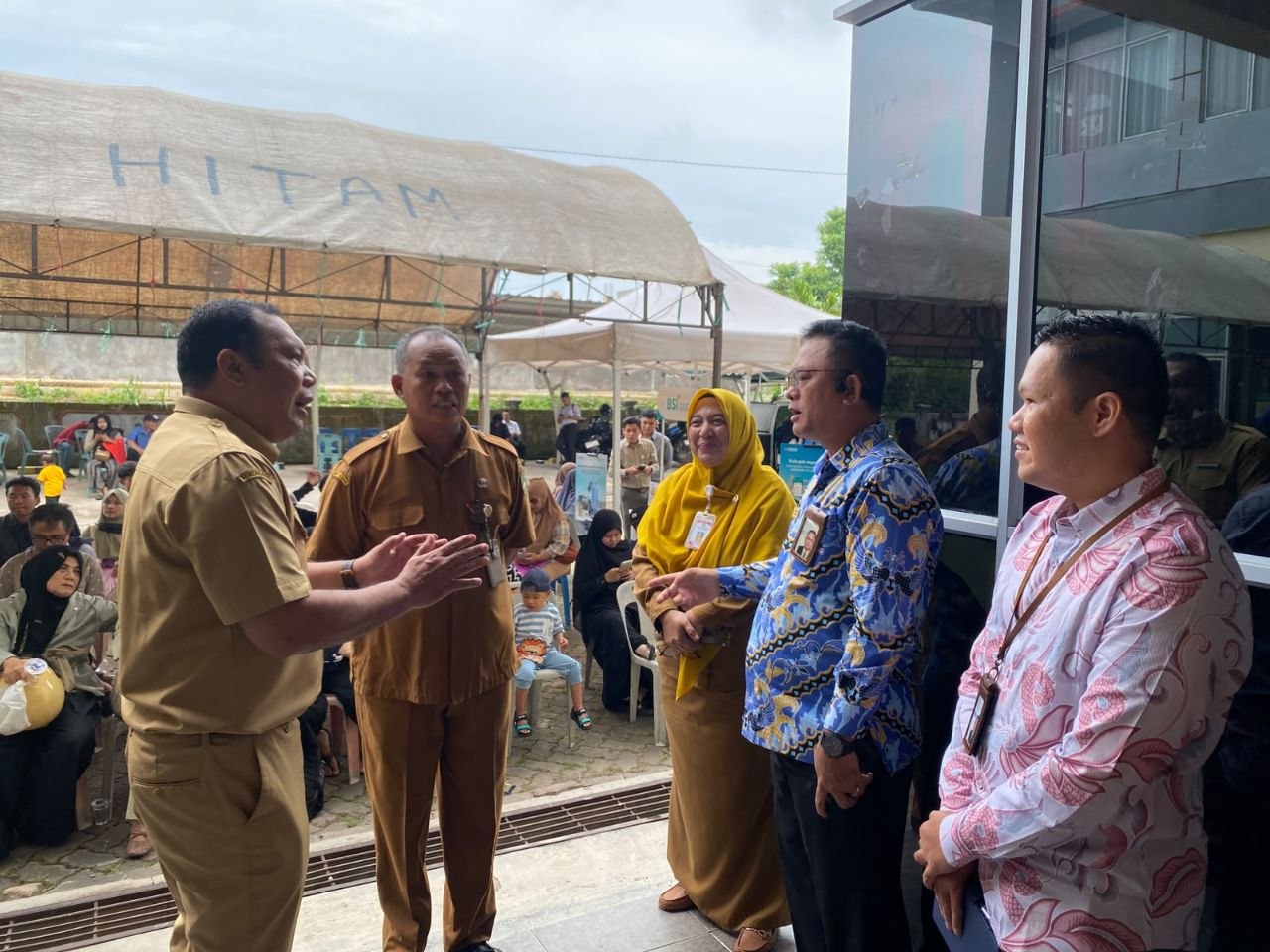 Kepala Ombudsman Kepri Lagat Siadari saat melakukan sidak pelayanan publik di Kantor Camat Batu Aji Batam.