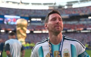 Ekspresi sedih Lionel Messi setelah Argentina kalah dari Spanyol di Final Piala Dunia 2026 Stadion MetLife. (REUTERS)