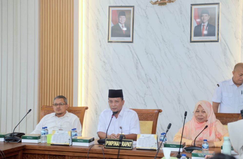Ketua Pansus DPRD Batam Muhammad Rudi memimpin rapat koordinasi pembahasan Ranperda Pengelolaan Sampah bersama OPD Pemko Batam.