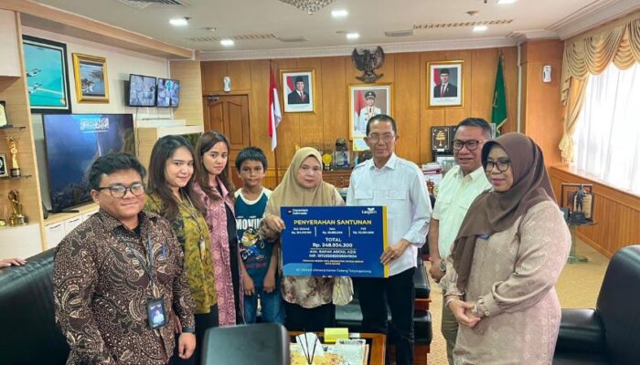 Amsakar Serahkan Santunan JKK Taspen untuk Keluarga ASN Batam yang Meninggal Saat Bertugas