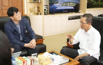 Wali Kota Batam Amsakar Achmad saat menerima audiensi delegasi Jeonju Vision College Korea Selatan terkait program beasiswa vokasi.