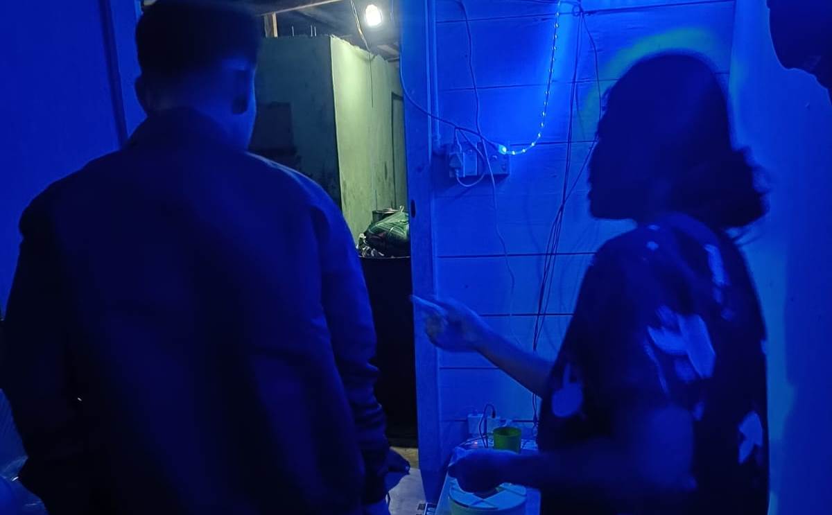 Polisi Polsek Palmatak saat melakukan olah TKP dugaan percobaan penculikan anak di Desa Ladan Anambas