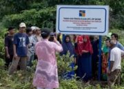 Plang HPL BP Batam di kawasan Pantai Melayu Pulau Rempang diprotes warga.