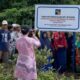Plang HPL BP Batam di kawasan Pantai Melayu Pulau Rempang diprotes warga.