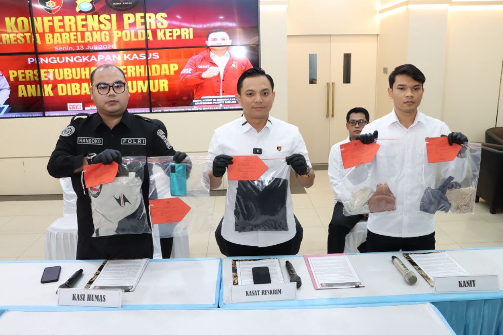 Kasat Reskrim Polresta Barelang Kompol M Debby Tri Andrestian saat konferensi pers kasus persetubuhan anak di Batam.