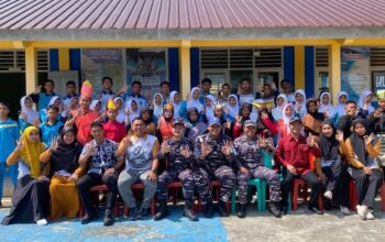 Soroti Bahaya ‘Mabuk Lem’ dan Dextro pada Remaja, TNI AL Penyuluhan Narkoba di SMPN 3 Munjan Anambas