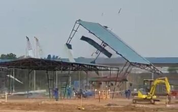 Detik-Detik Puting Beliung Terjang PT VME Batu Ampar Batam, Pekerja Berhamburan Selamatkan Diri