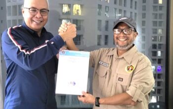 Ketua PWI Pusat, Akhmad Munir dan Ketua PWI Kepri, Saibansah Dardani.