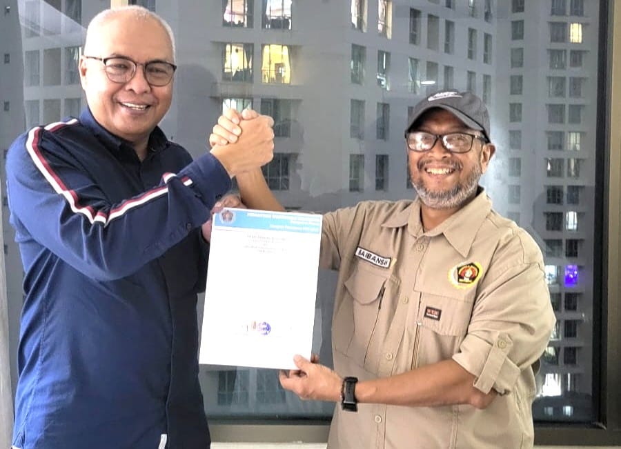 Ketua PWI Pusat, Akhmad Munir dan Ketua PWI Kepri, Saibansah Dardani.
