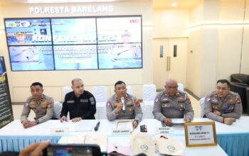 Kasat Lantas Polresta Barelang Kompol Afiditya Arief Wibowo menggelar konferensi pers penindakan knalpot brong.