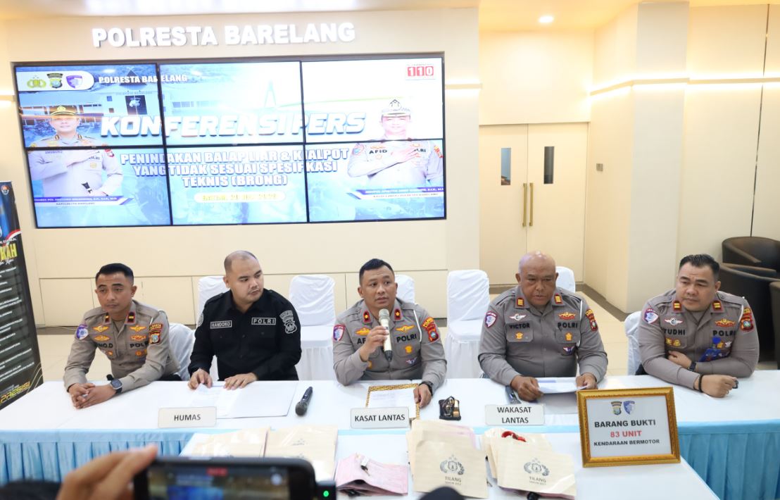 Kasat Lantas Polresta Barelang Kompol Afiditya Arief Wibowo menggelar konferensi pers penindakan knalpot brong.