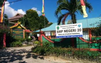 Viral Plafon Rusak di SMPN 20 Batam, Kepala Sekolah Buka Suara Soal Tudingan Dana BOSP