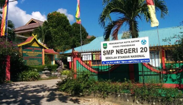 Viral Plafon Rusak di SMPN 20 Batam, Kepala Sekolah Buka Suara Soal Tudingan Dana BOSP