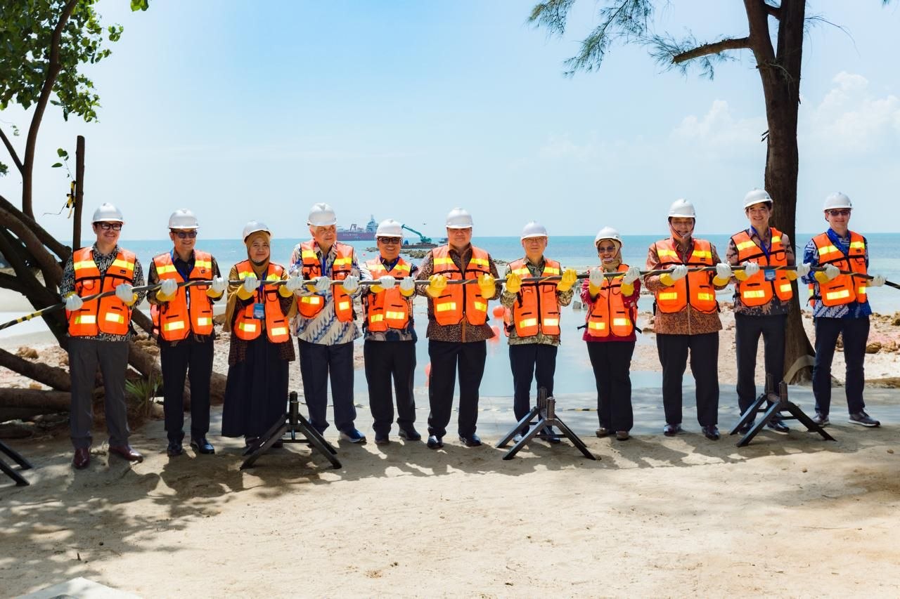 Prosesi pendaratan kabel bawah laut Nongsa Changi Cable NCC milik Telin dan BW Digital di Nongsa Digital Park Batam