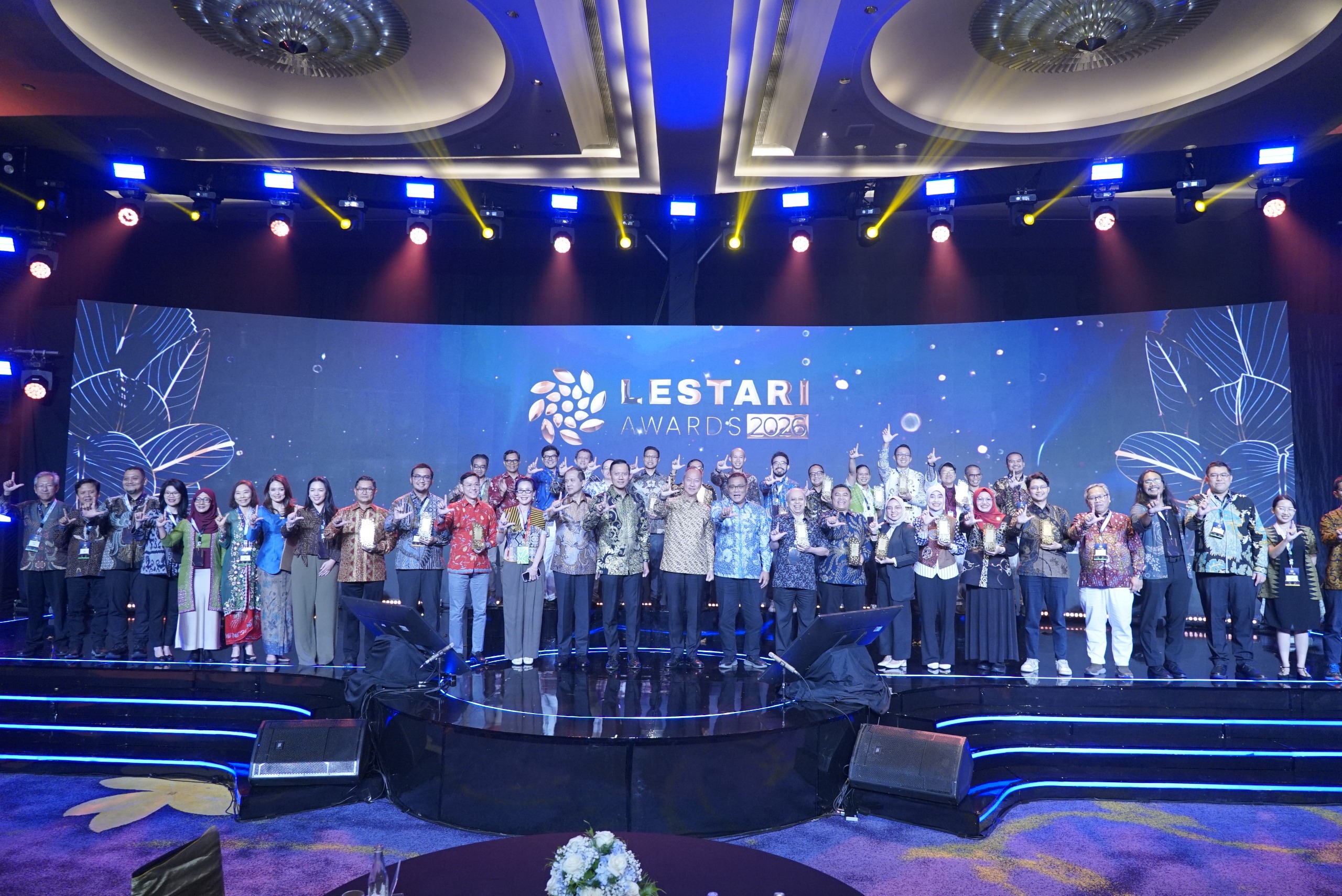 Telkom meraih Lestari Award 2026 pada kategori Talent Management yang diserahkan langsung oleh Menteri Koordinator Bidang Infrastruktur dan Pembangunan Kewilayahan RI Agus Harimurti Yudhoyono.
