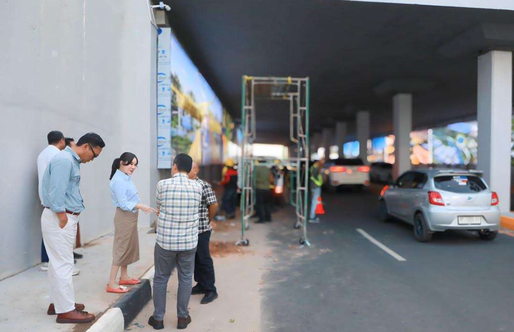 Wakil Kepala BP Batam, Li Claudia Chandra mengecek progres terbaru Underpass Pelita Batam yang sedang direvitalisasi BP Batam.