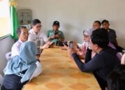 Wali Kota Batam, Amsakar Achmad saat diwawancarai wartawan.