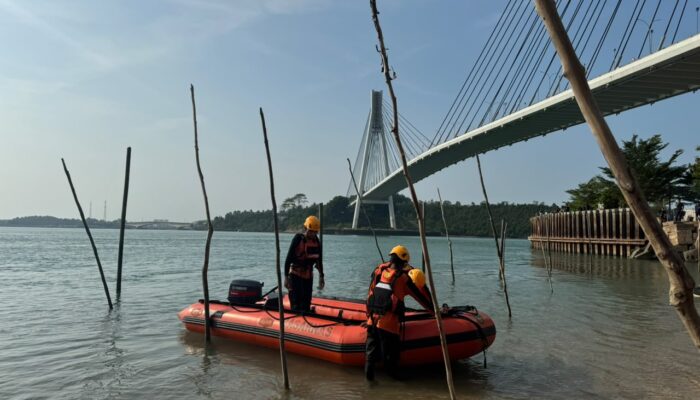 Pos SAR Batam Terjunkan Tim Rescue Cari Natalia di Perairan Jembatan 1 Barelang