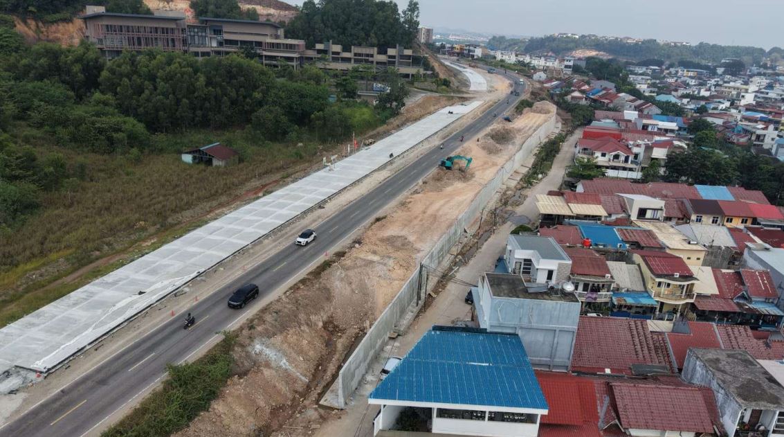 Pekerjaan peningkatan Jalan Gajah Mada Batam segmen Landing Point Fly Over menuju Simpang Lalan Madani yang dikerjakan BP Batam.