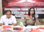 Ditresnarkoba Polda Kepri menunjukkan barang bukti sabu, ganja, dan ekstasi hasil pengungkapan 6 kasus narkotika di Batam dan Karimun.