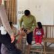 Haru! Polisi di Bintan Beri Kaki Palsu untuk Buruh Tani Korban Kecelakaan