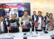 Konferensi pers Polresta Barelang terkait pengungkapan kasus pembunuhan di Hutan Mentarau Batam.