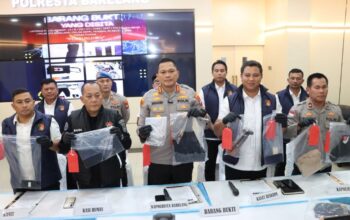 Konferensi pers Polresta Barelang terkait pengungkapan kasus pembunuhan di Hutan Mentarau Batam.