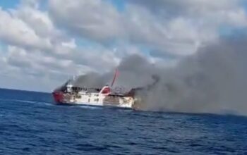 KMP Putri Yasmin Terbakar di Selat Lombok, 1 Meninggal Dunia dan Ratusan Penumpang Dievakuasi