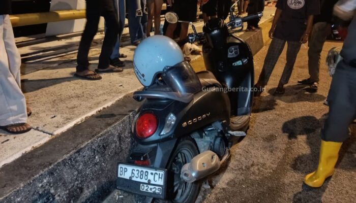 Helm Biru Muda di Atas Scoopy Jadi Saksi Bisu Aksi Nekat Natalia di Jembatan 1 Barelang