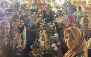 Suasana dialog Kabidpropam Polda Kepri bersama ibu-ibu warga Kampung Tua Batu Besar Batam