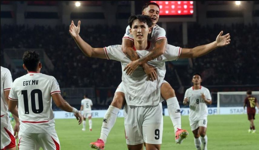 Pemain Timnas Indonesia melakoni laga penentuan Grup A melawan Singapura di Stadion Jalan Besar pada Piala AFF 2026.