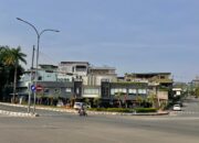 Rencana pembangunan videotron berukuran 10 meter x 5 meter di kawasan strategis Simpang Irinco, Batam Centre, memicu kontroversi.