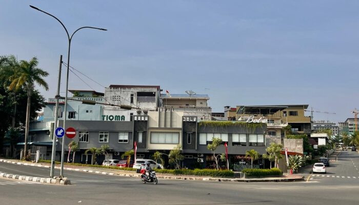Protes Izin Videotron Raksasa di Simpang Irinco Batam, Pemilik Cafe Tuntut Evaluasi Pemko