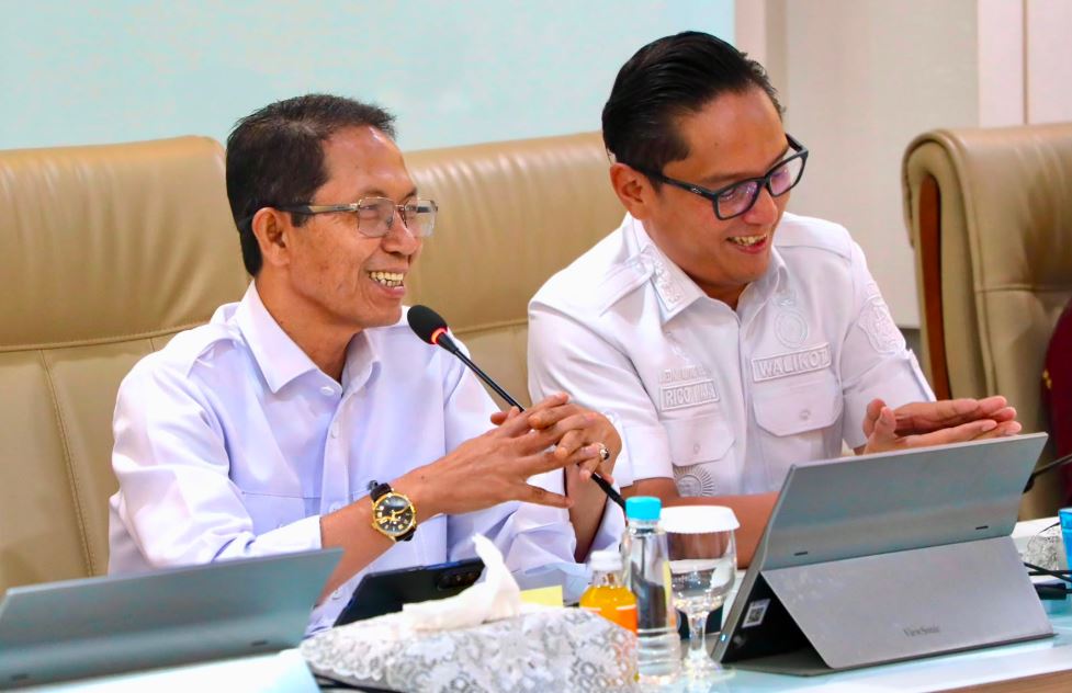 Wali Kota Batam Amsakar Achmad dan Wali Kota Medan Rico Waas dalam pertemuan kerja sama investasi digital dan penyerapan tenaga kerja.
