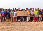 Warga Pulau Rempang saat menyampaikan deklarasi video penuntutan keadilan dan jaminan rasa aman kepada pemerintah.