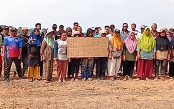 Warga Pulau Rempang saat menyampaikan deklarasi video penuntutan keadilan dan jaminan rasa aman kepada pemerintah.