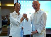Yuangki tercatat sebagai Direktur PT Usaha Jaya Karya Makmur (PT UJKM), entitas swasta yang secara resmi memenangkan dan menandatangani perjanjian Kerja Sama Pemanfaatan (KSP) barang milik daerah untuk revitalisasi Pasar Induk Jodoh pada Maret 2026 lalu.