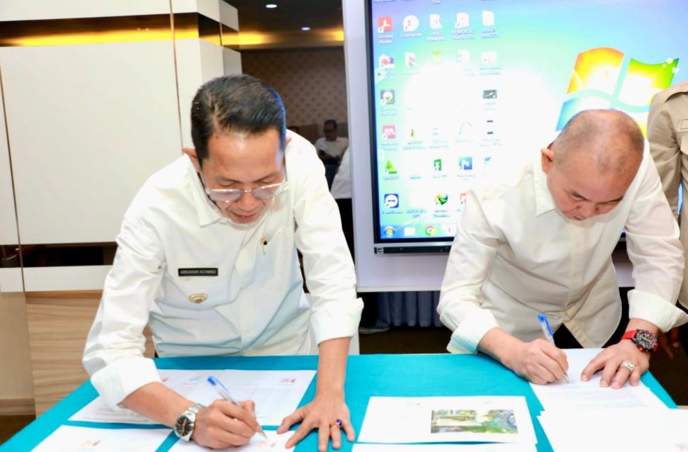 Momen penandatanganan kerja sama pemanfaatan Pasar Induk Jodoh Pemko Batam pada Maret 2026.