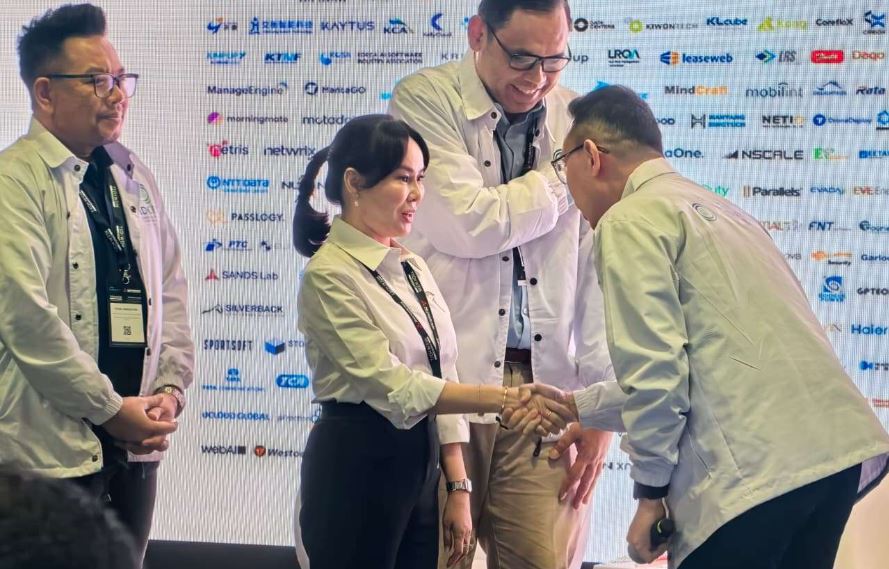 Li Claudia Chandra Wakil Kepala BP Batam memaparkan kesiapan ekosistem data center dan AI pada Tech Week Singapore 2026 di Marina Bay Sands.