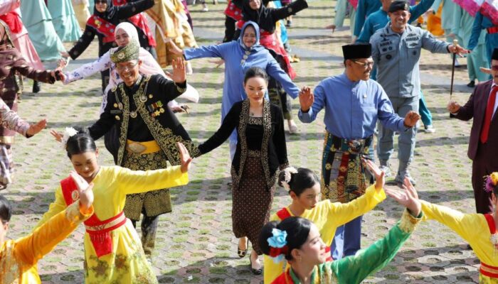 Sambut HUT ke-24 Kepri, Wali Kota Batam Imbau Pegawai dan Warga Pakai Baju Kurung Melayu