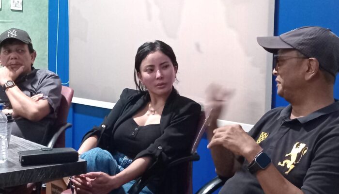Ayu Aulia Kunjungi Graha PWI Kepri Curhat Hubungannya dengan Bupati Bintan Roby Kurniawan