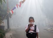 Tiga Pekan Diselimuti Kabut Asap Karhutla Kalimantan, Sekolah di Serasan Natuna Meliburkan Siswa dan 52 Warga Kena ISPA